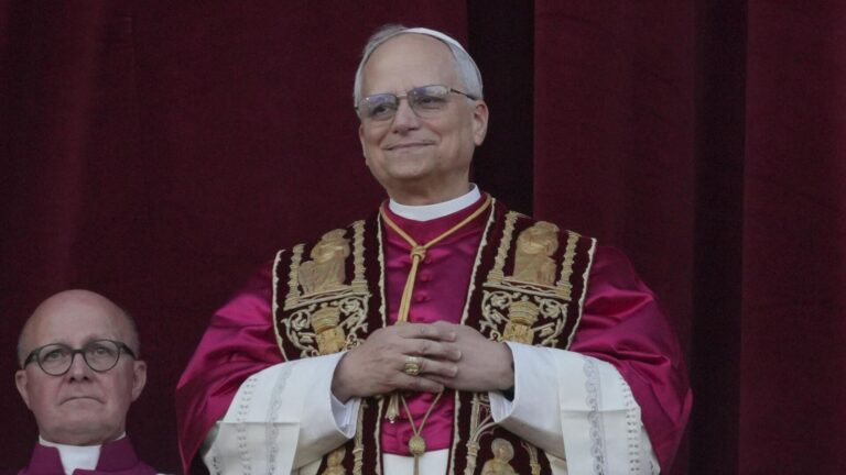 tarihte-ilk-kez-abdden-bir-papa-secildi-yeni-papa-robert-prevost-9b87xlbh.jpg