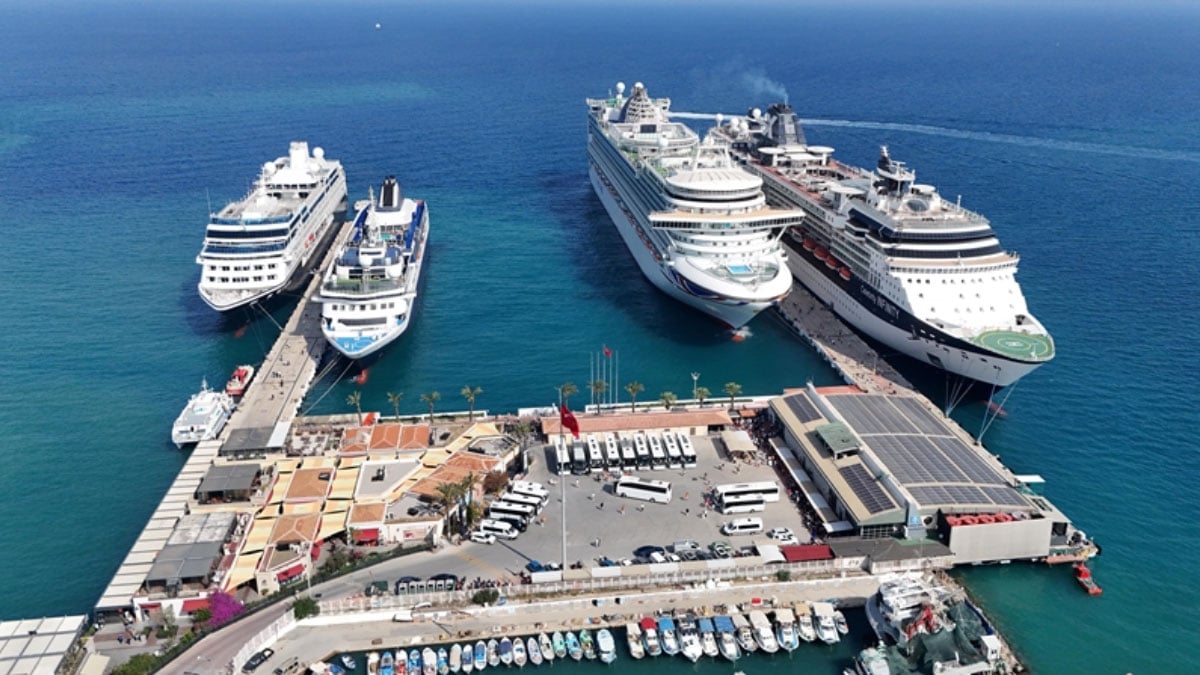 4 gemiyle birlikte geldiler dikkat ceken abd vatandasi detayi J9QGsmeZ