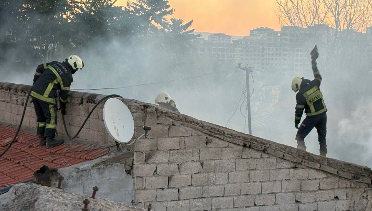 cardakta cikan yangin eve sicradi AJMDYzXH