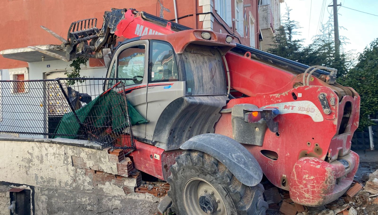 yokus asagi kontrolden cikan is makinesi dehset sacti 2si cocuk 4 yarali YaODAs1T