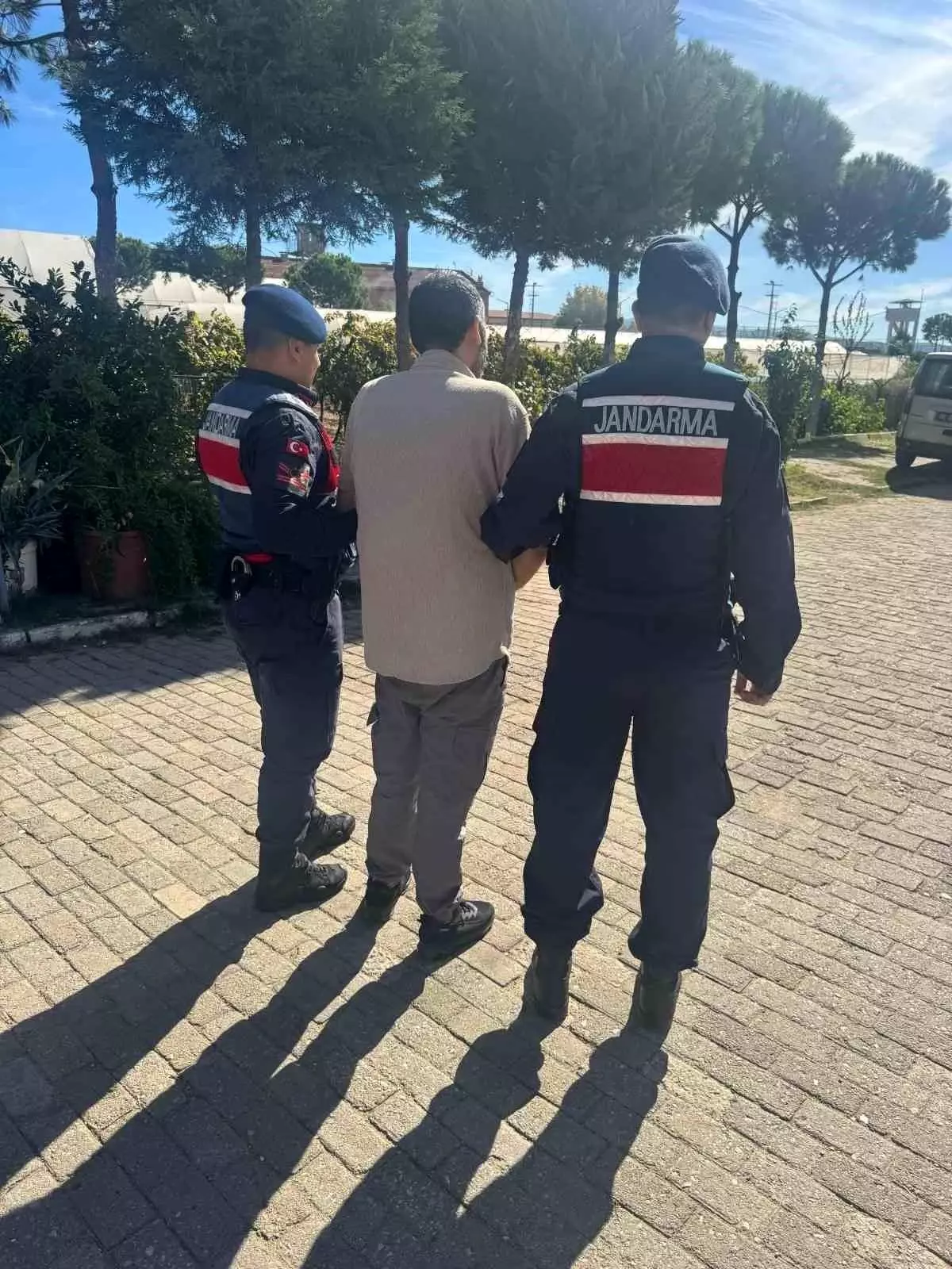 10 yil hapis cezasi ile aranan sahis yakalandi lvEvfJ5T.jpg