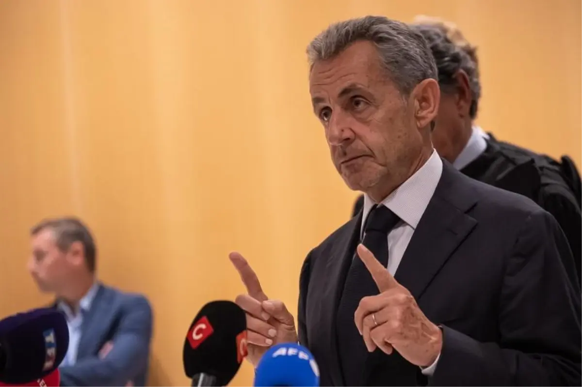 eski fransa cumhurbaskani sarkozy hapis cezasina girecek YrRPIsVp.jpg