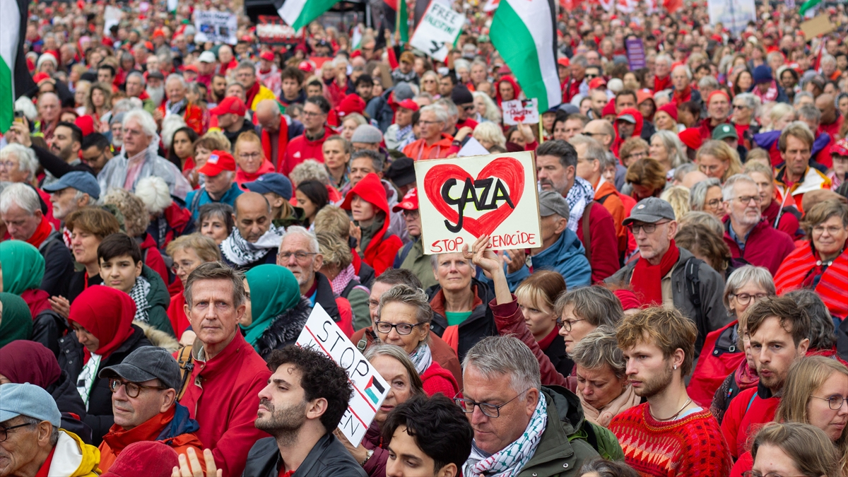 hollandada israil protestosu 250 bin kisi hukumete karsi sokaklara dokuldu XPtI83fU