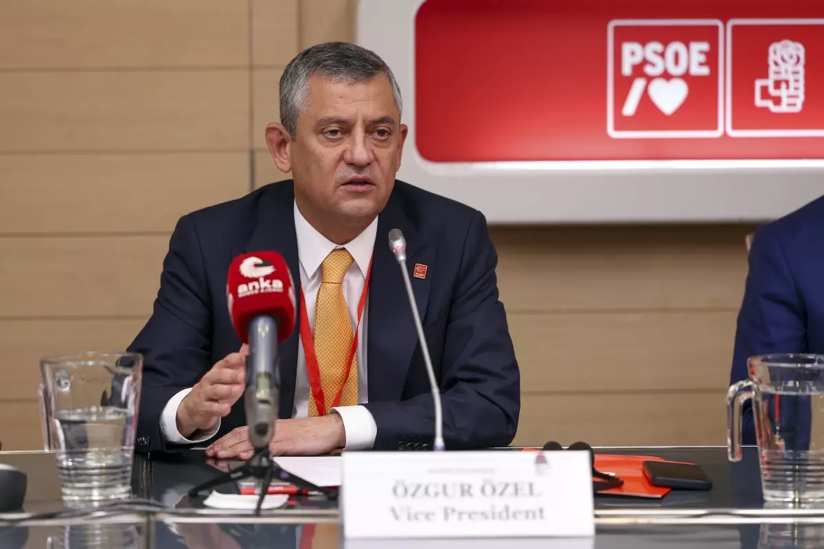 ozel mucadelemiz daha adil daha ozgur ve daha bariscil bir dunya icin buyuyerek devam edecek d2qZ78XE