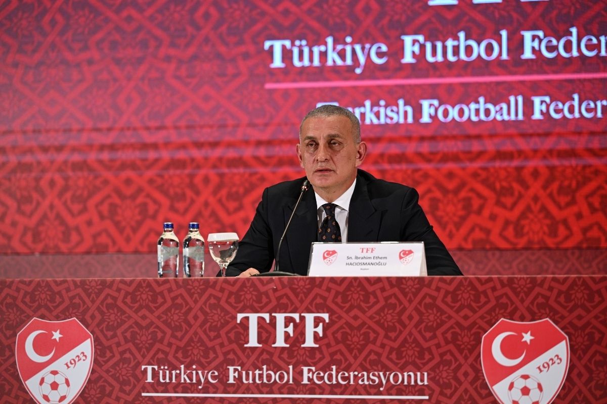 tff baskani ibrahim haciosmanoglu hakemlerin ardindan 3 bin 700 futbolcuya bahis sorusturmasi baslatildigini soyledi hiKnybdW.jpg