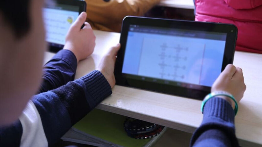 dijital-dunyada-cocuklar-tehlikede-kritik-rapor-aciklandi-w3v2hCpS