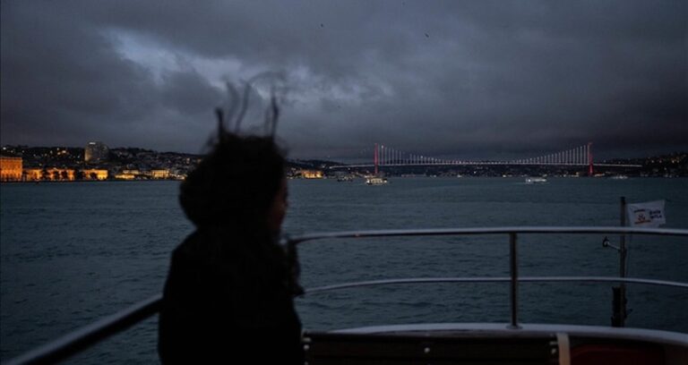 saatler-sonra-istanbulu-etkisi-altina-alacak-akom-uyariyi-gunler-onceden-yapmisti-91QGrLq9