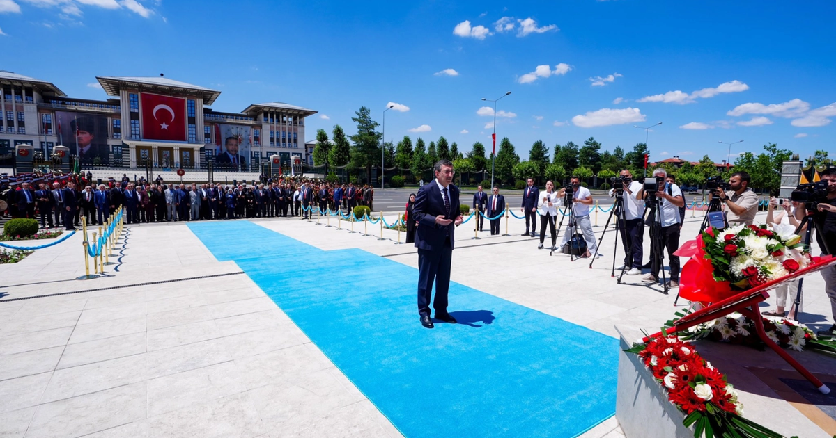 Cevdet yilmazdan 15 temmuz demokrasi ve milli birlik anitina ziyaret 2rGEAAOT