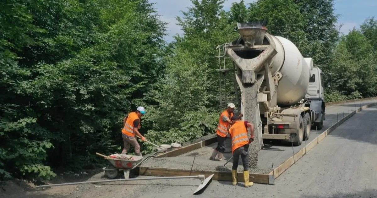 Orduda uc ilceyi birlestiren yolda beton hamlesi VnnzBVp2